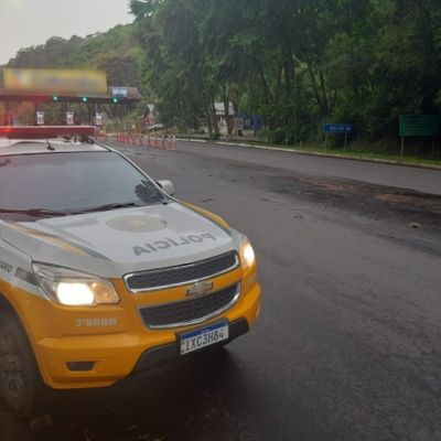 BRIGADA MILITAR PRENDE HOMEM POR DIREÇÃO PERIGOSA, EM CANELA